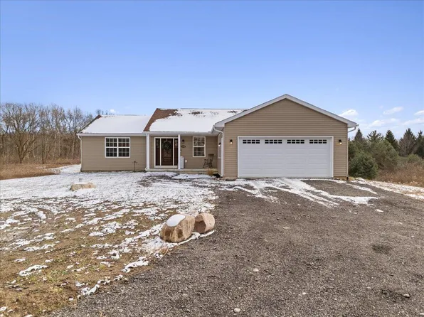 11300 Hibner Rd, Hartland, MI 48353