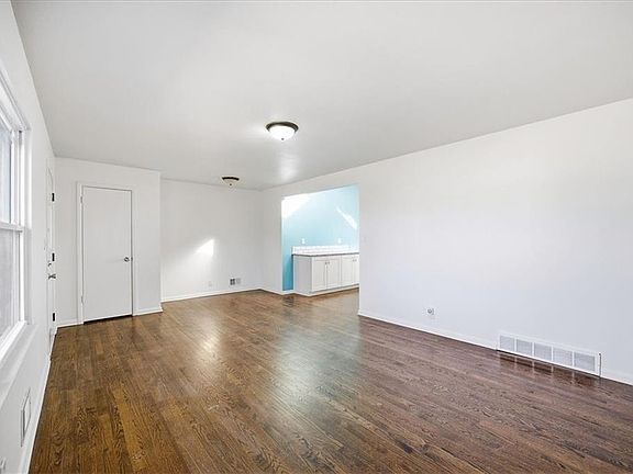 5th image of 8121 Lydia Ave