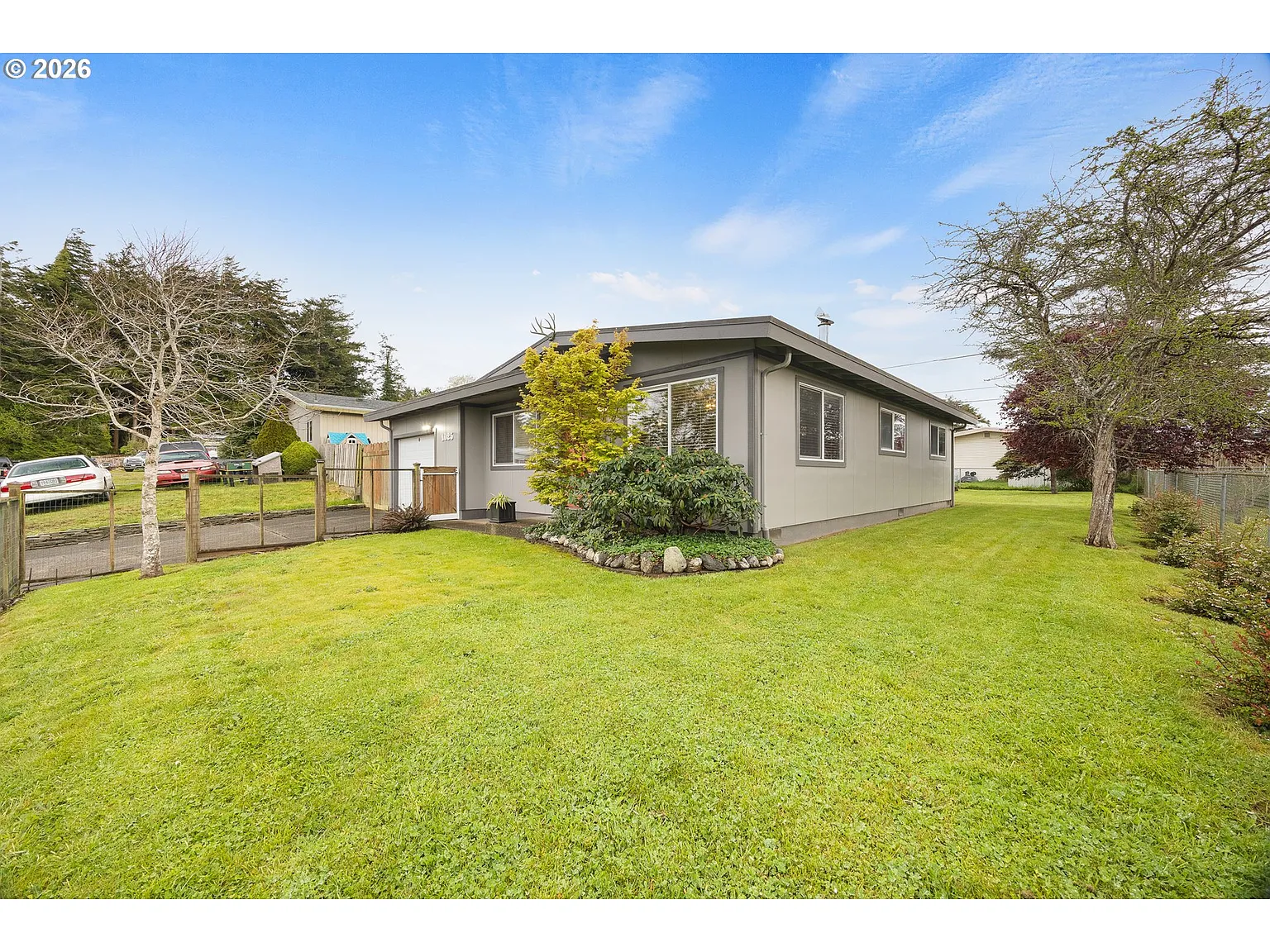 1025 Garfield Ave photo 1
