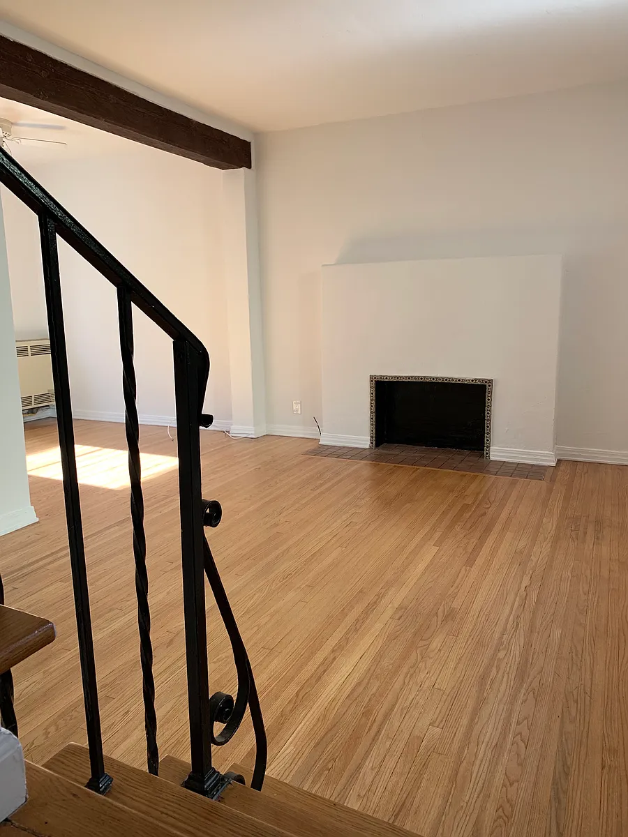 Building Photo - 1275 N Hayworth Ave #106
