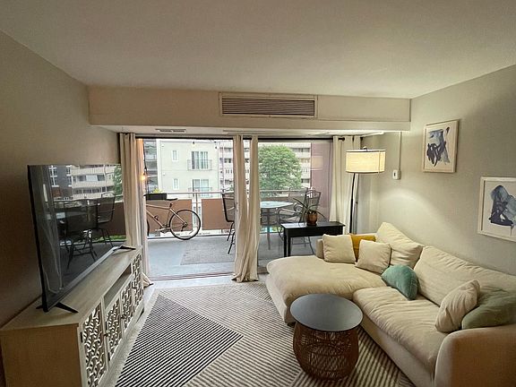 4th image of 1121 Albion St APT 504