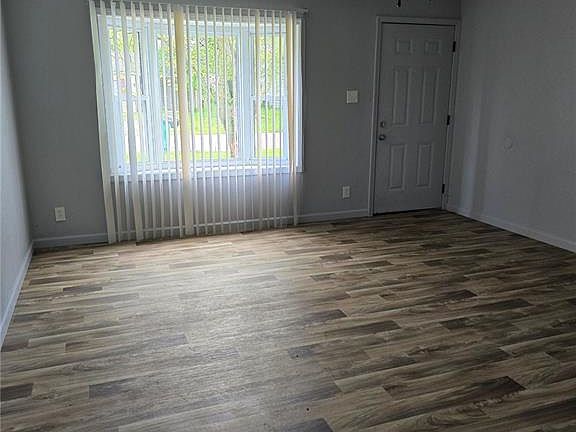 3rd image of 909 Saint Matthew Dr