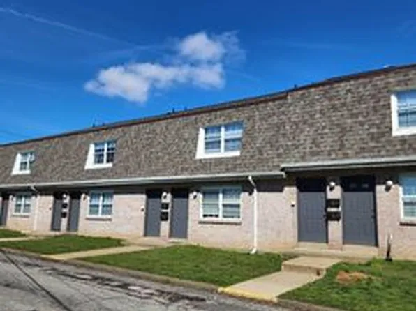 227 W Cooper St, Slippery Rock, PA 16057