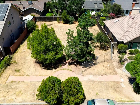 1038 E Omaha Ave, Fresno, CA 93720