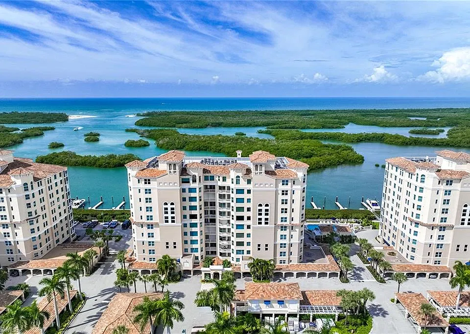 435 Dockside Dr #602
