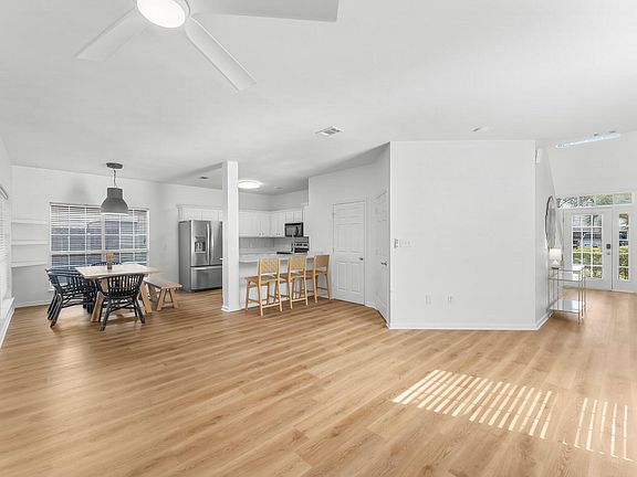 5th image of 230 Long Lake Dr