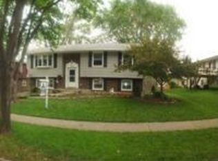 4702 Carr St, Rolling Meadows, IL 60008