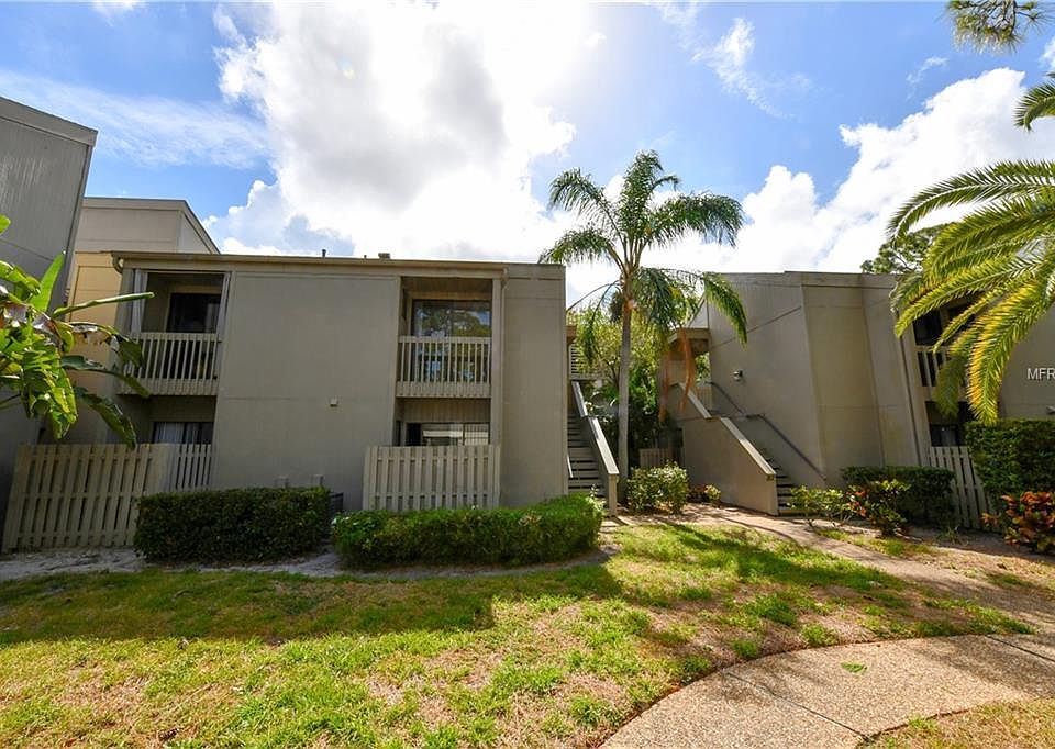 1st image of 215 Woodland Dr #215