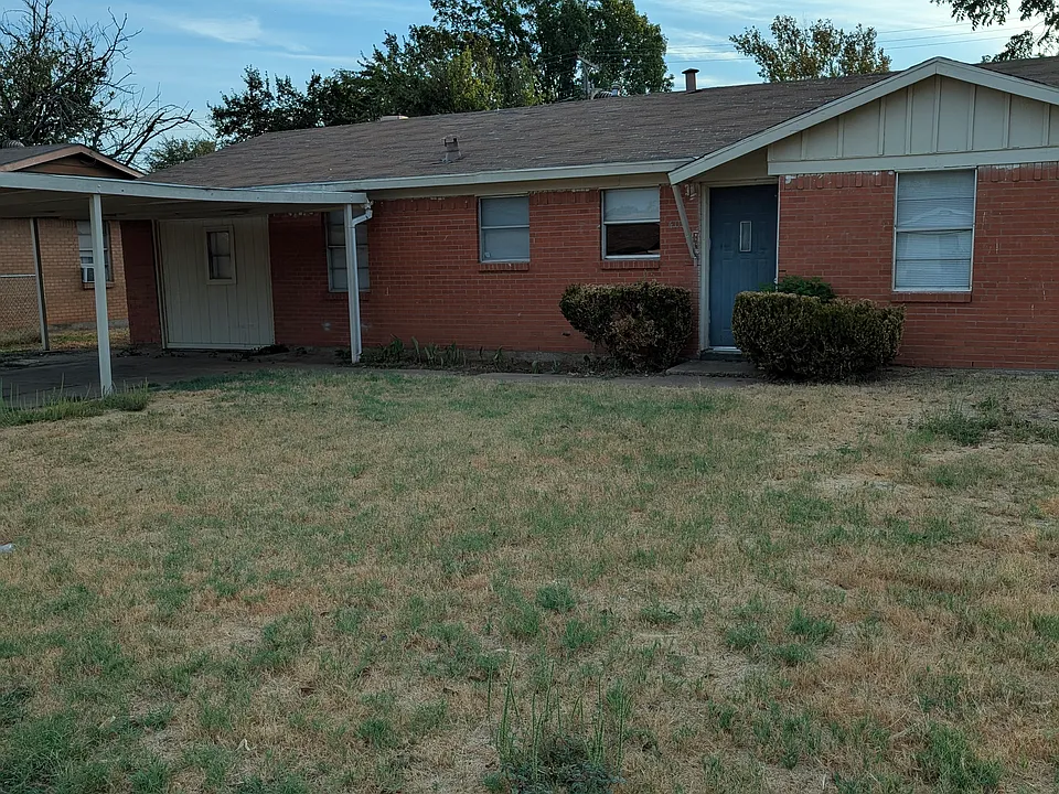 1403 Covington St