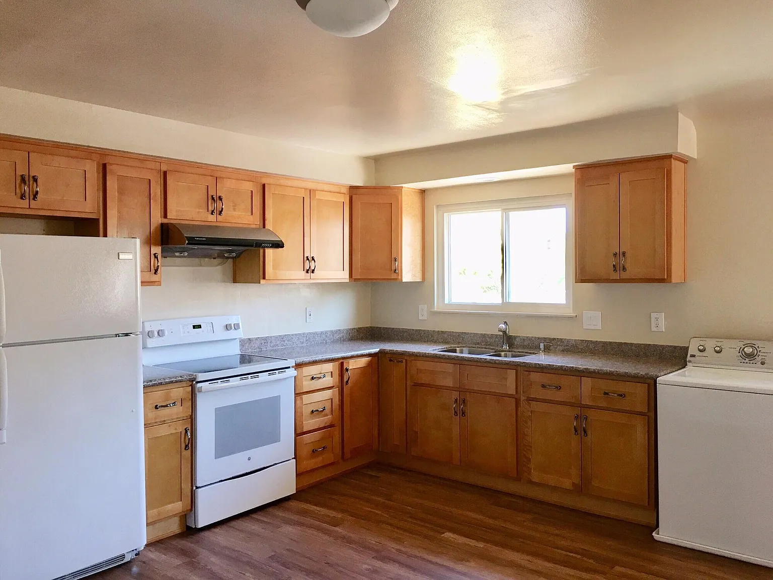 1282 Plum St — Photo 1