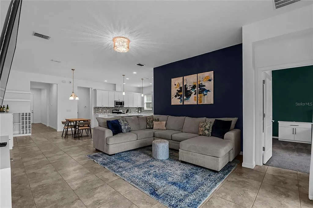 4 bed, 3.0 bath, 2244 sqft, $2,750 — Photo 4