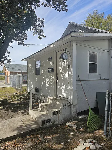 1427 E 12th St Photo 1
