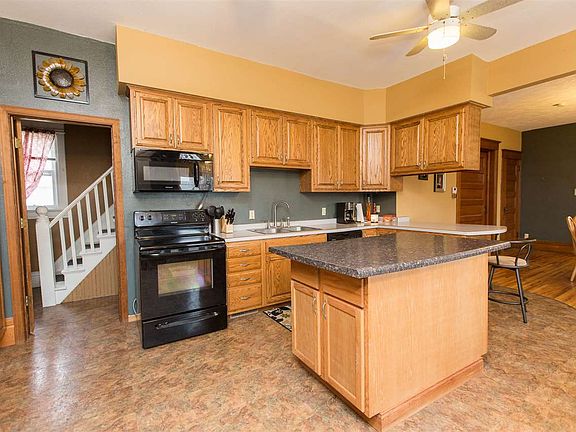 3rd image of 607 1st St