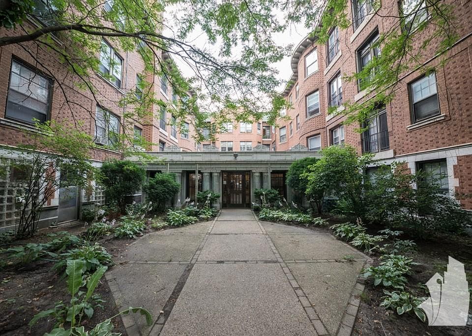 1st image of 1154 W Lunt Ave APT 207