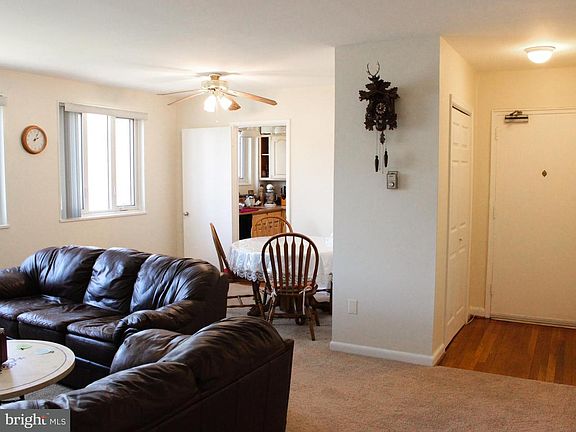 3rd image of 10500 Montrose Ave APT 202