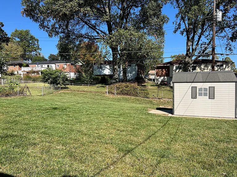 9815 Ridgely Ln — Photo 29