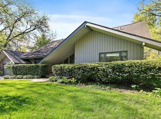 7211 Oakwood Ln, Crystal Lake, IL 60012