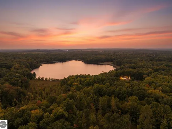 3943 N Skookum Rd, Luther, MI 49656