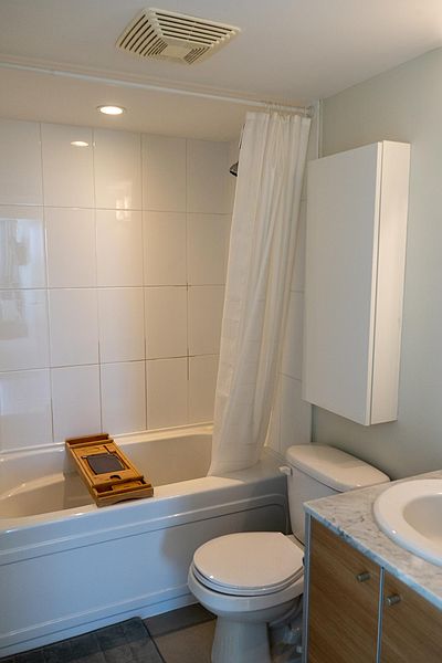 Surrey Apartment for rent - 2 Bedrooms — photo 23