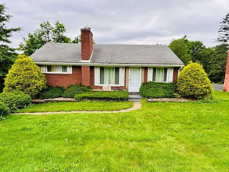 1295 Morrow Rd — Photo 1