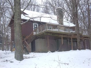 2463 Oak Ln, Bushkill, PA 18324