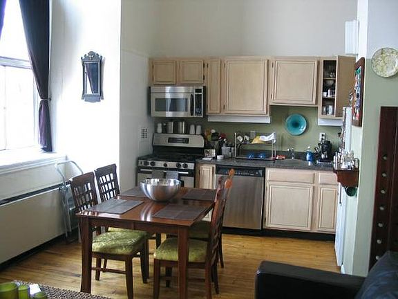 3rd image of 1329 Lombard St APT 201