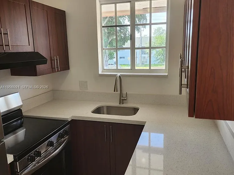 10805 SW 86th St #12 — Photo 4