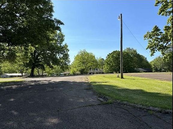 Exterior Neighborhood (street photo)