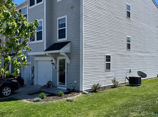 8 Wayside Ct, Falling Waters, WV 25419
