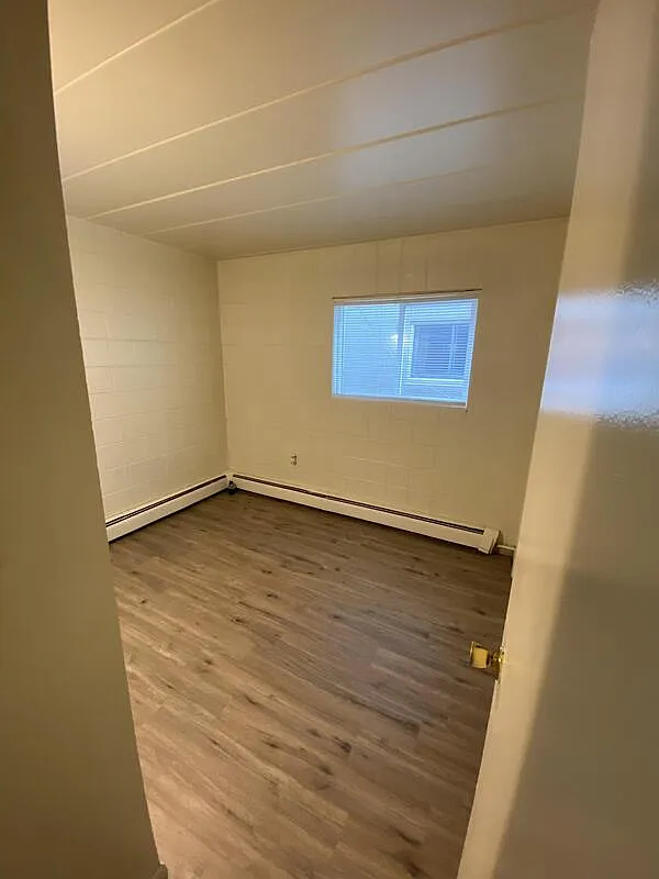2 bed, 1.0 bath, $885 — Photo 4