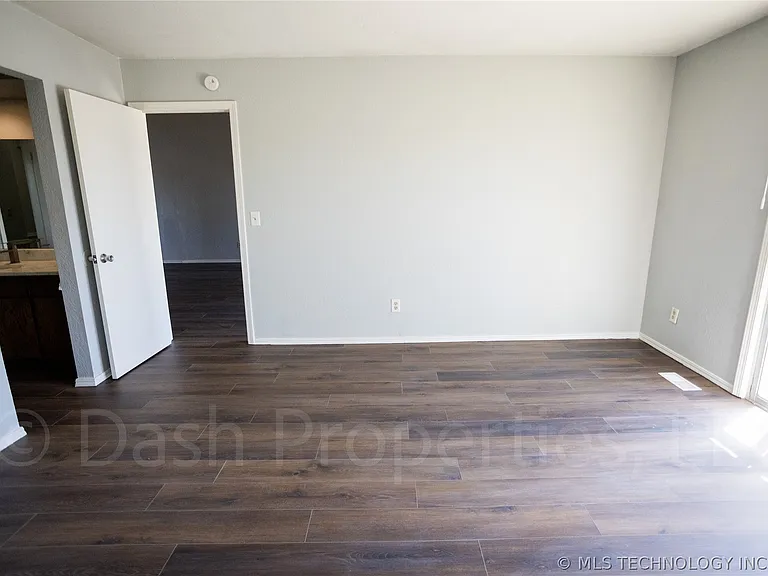5104 S 75th East Ave — Photo 40