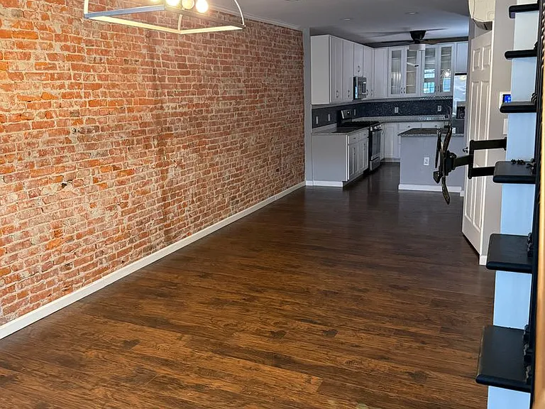 705 S Van Buren St — Photo 3