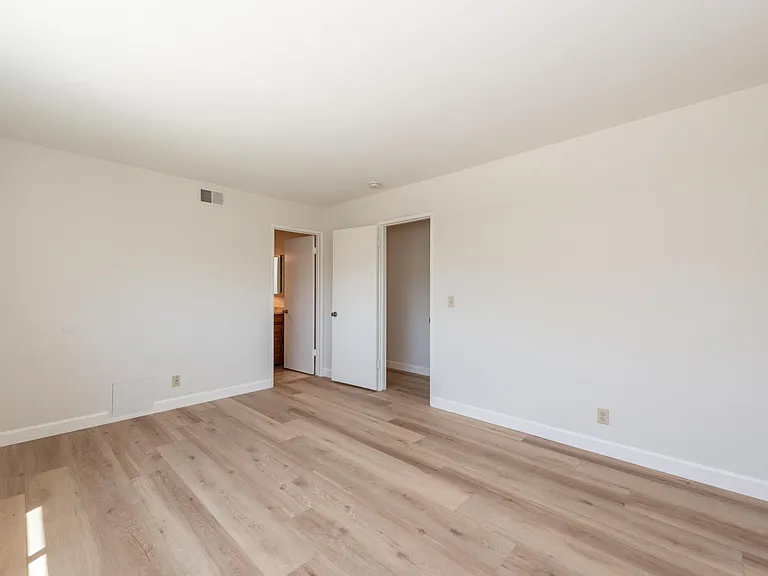 16752 Leafwood Cir — Photo 4