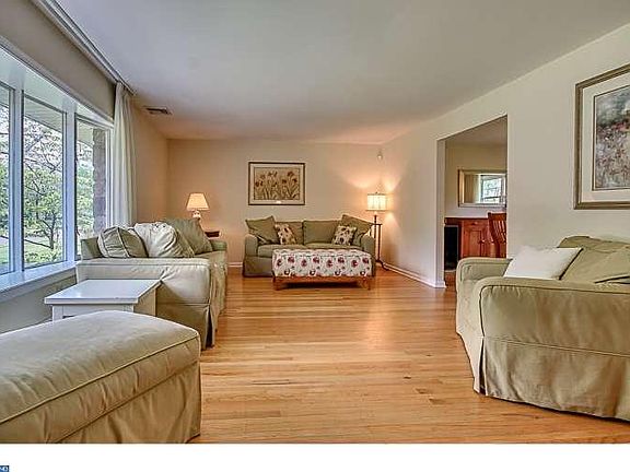 3rd image of 1604 S Crescent Blvd