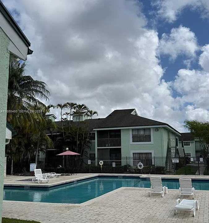 4098 N Pine Island Rd #100