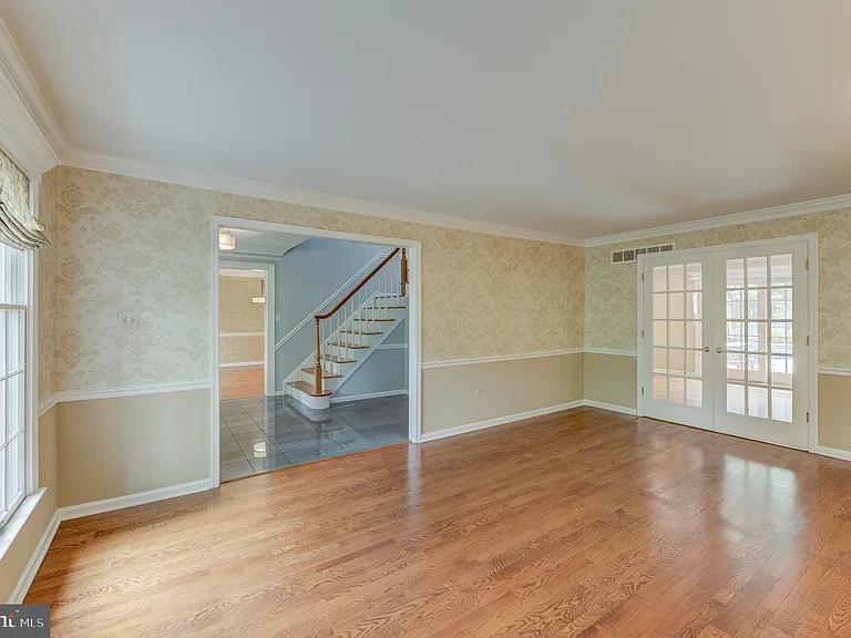 42 Ellsworth Dr — Photo 8