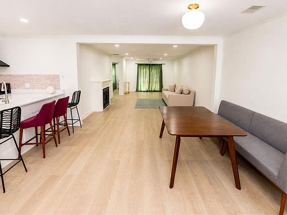 4th image of 403 Tara Commons Cir
