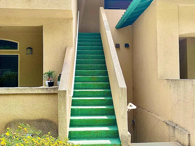Stair to front door
