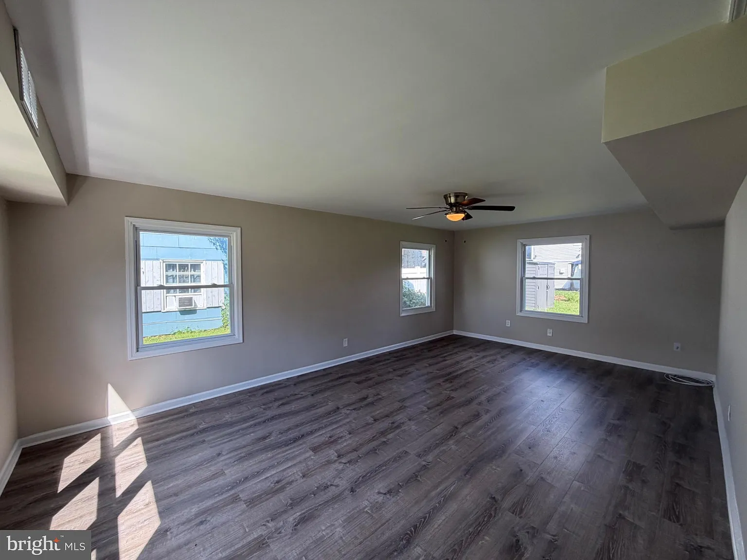 4 bed, 2.5 bath, 2000 sqft, $2,500 — Photo 2