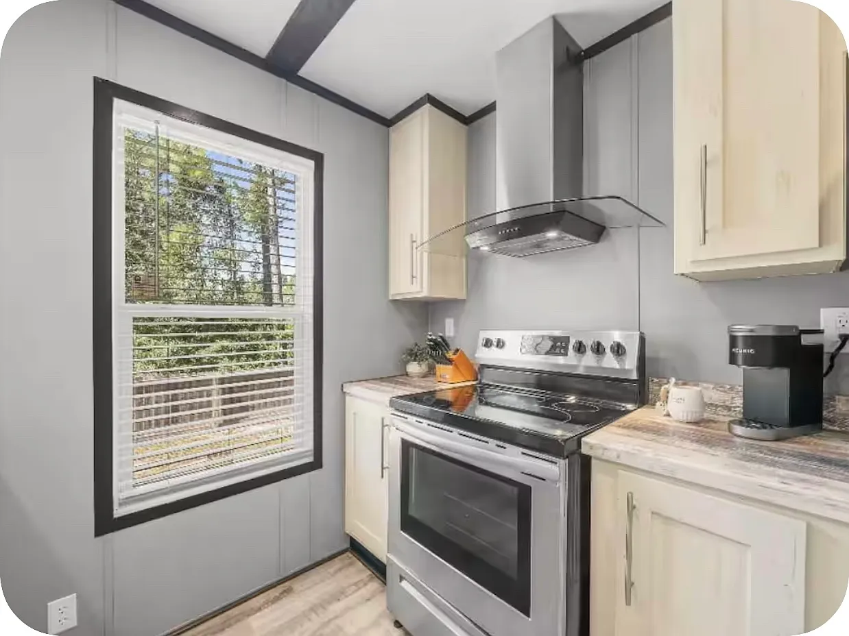 3 bed, 1140 sqft, $2,500 — Photo 2