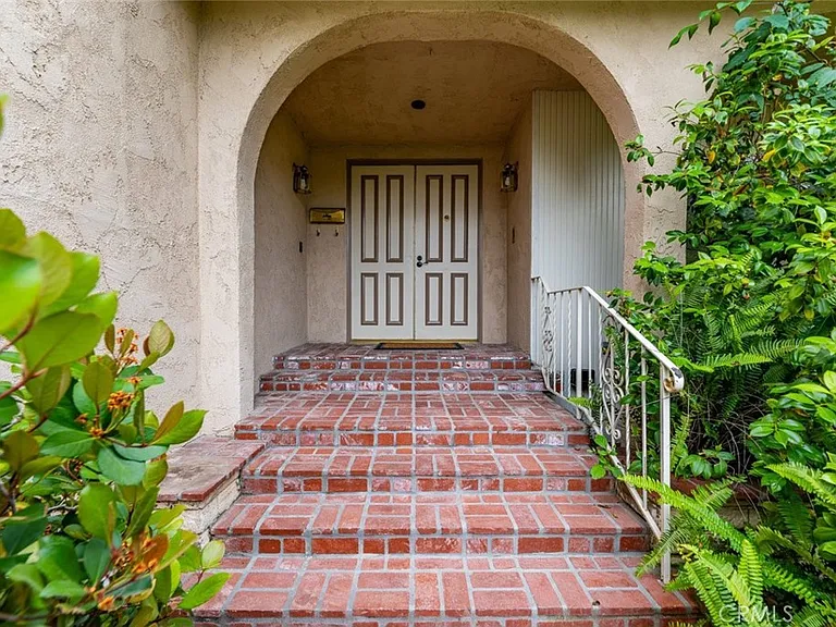 19834 Haynes St — Photo 2