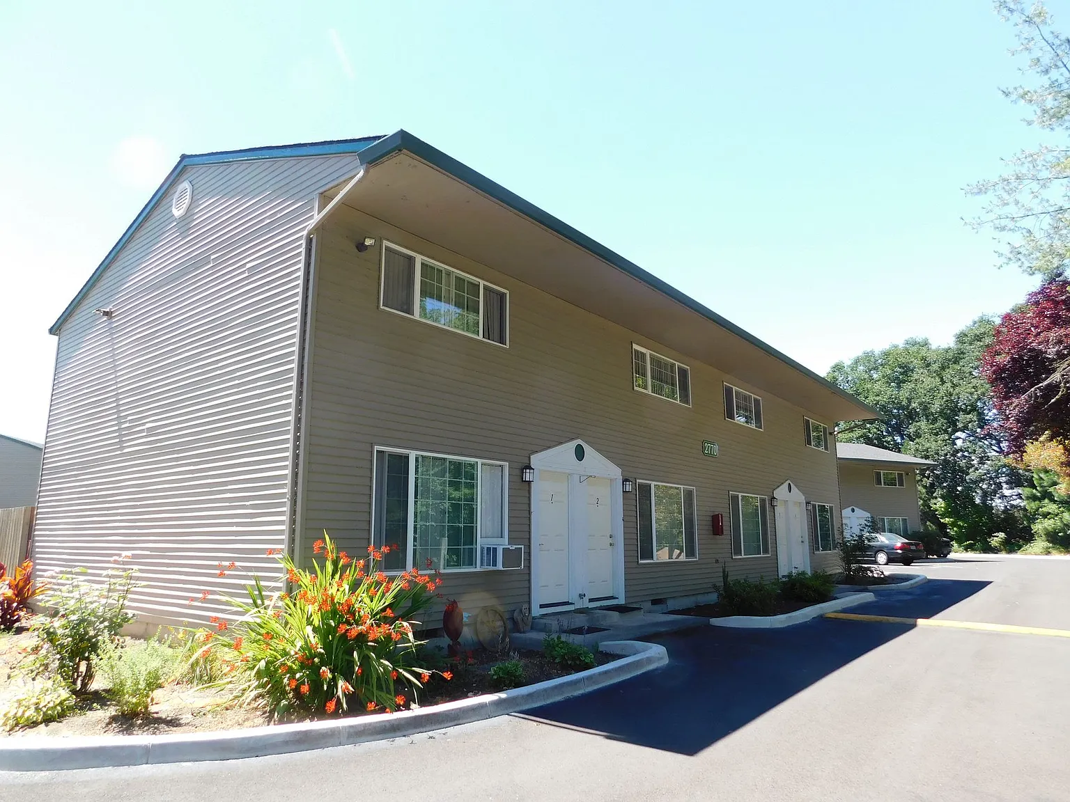 Lakeside Manor Townhomes — Photo 3