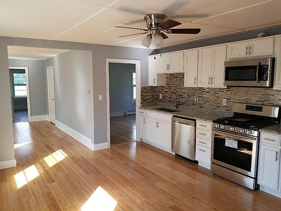 4th image of 13 Essex St #2