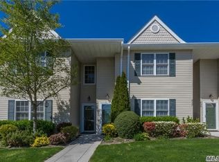 828 Portofino Pl, Melville, NY 11747