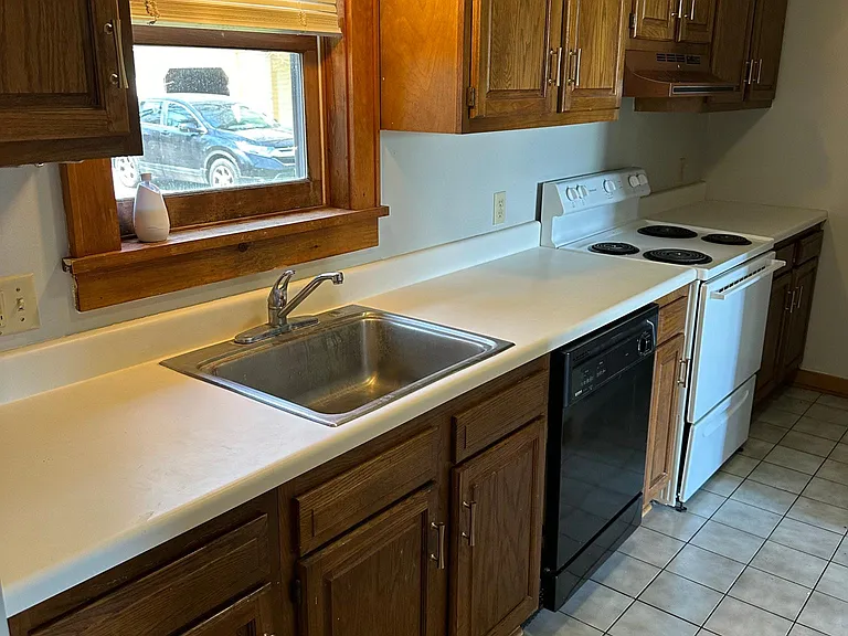 1945 W Lake Rd #3 — Photo 3