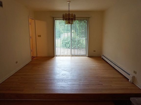 5th image of 927 Rosewood Dr