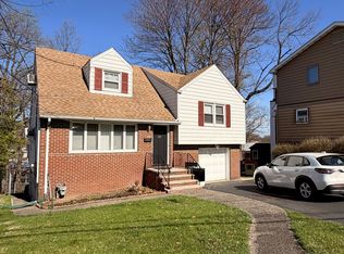 525 Chestnut St, Ridgefield, NJ 07657