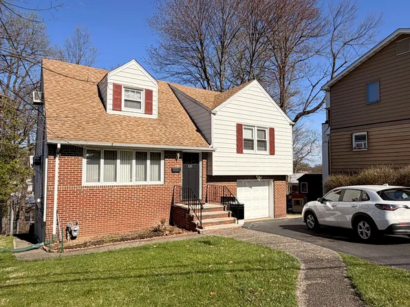 525 Chestnut St, Ridgefield, NJ 07657