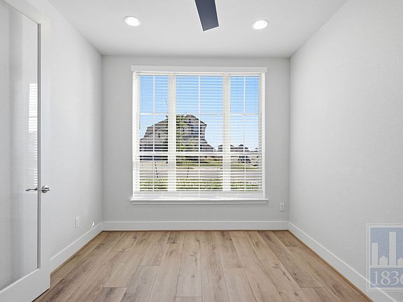 5th image of 216 Monrovia Way