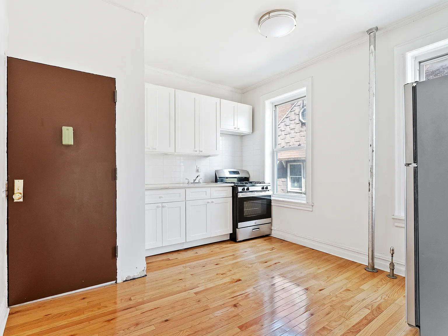 862 East 17th Street — Photo 1